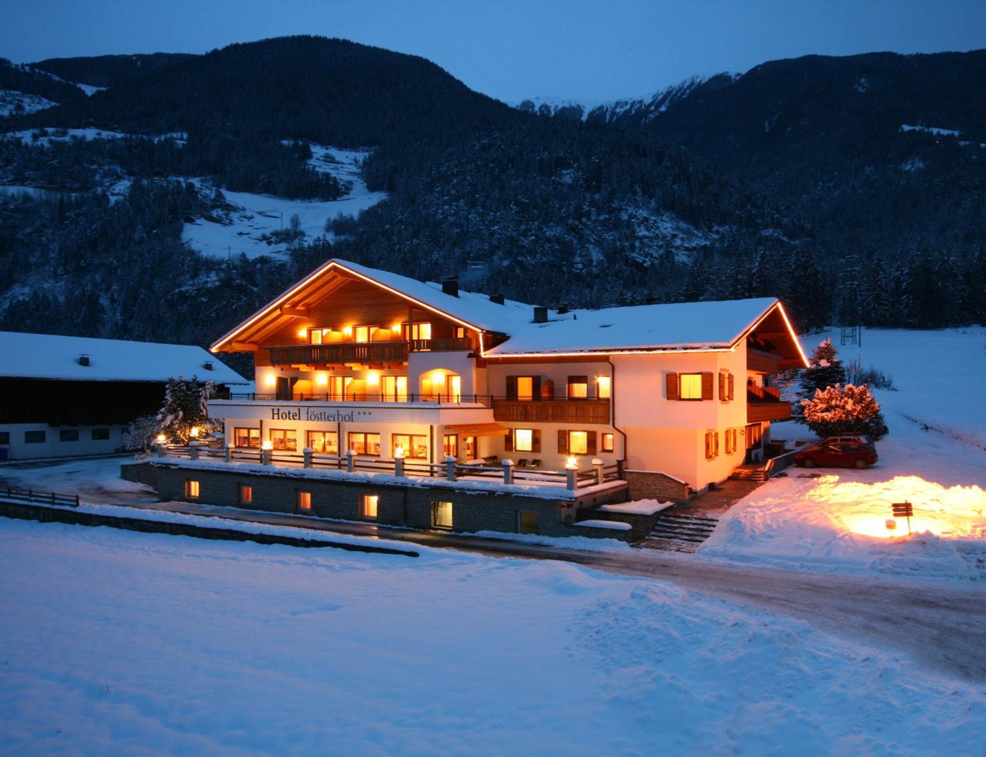 Hotel Foestlerhof Uttenheim Exterior foto