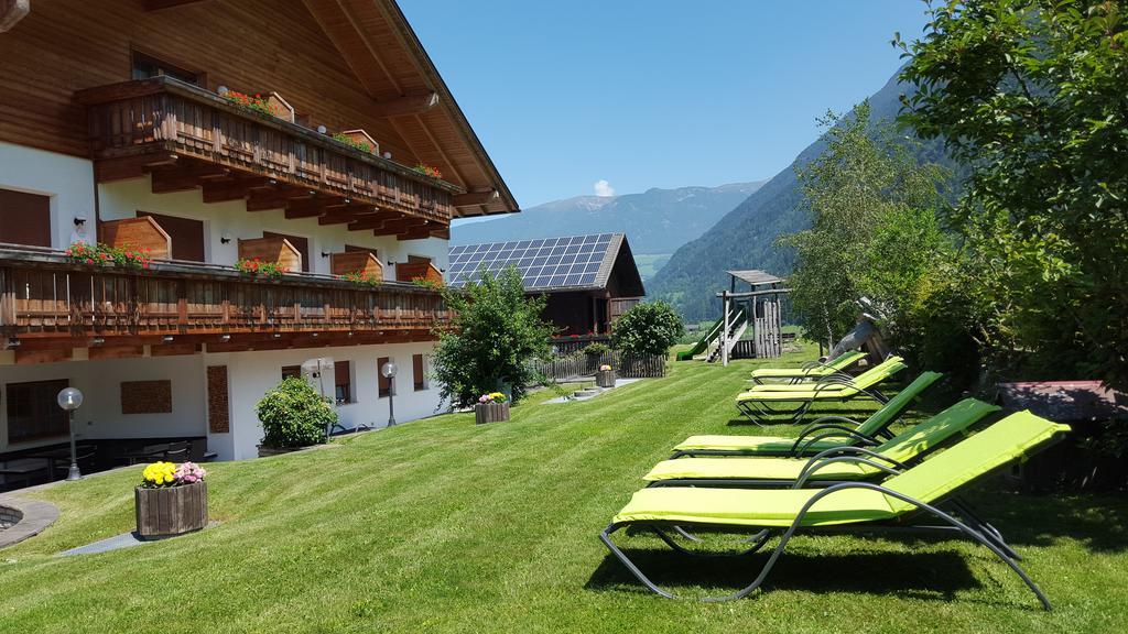 Hotel Foestlerhof Uttenheim Exterior foto