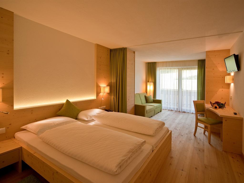 Hotel Foestlerhof Uttenheim Exterior foto