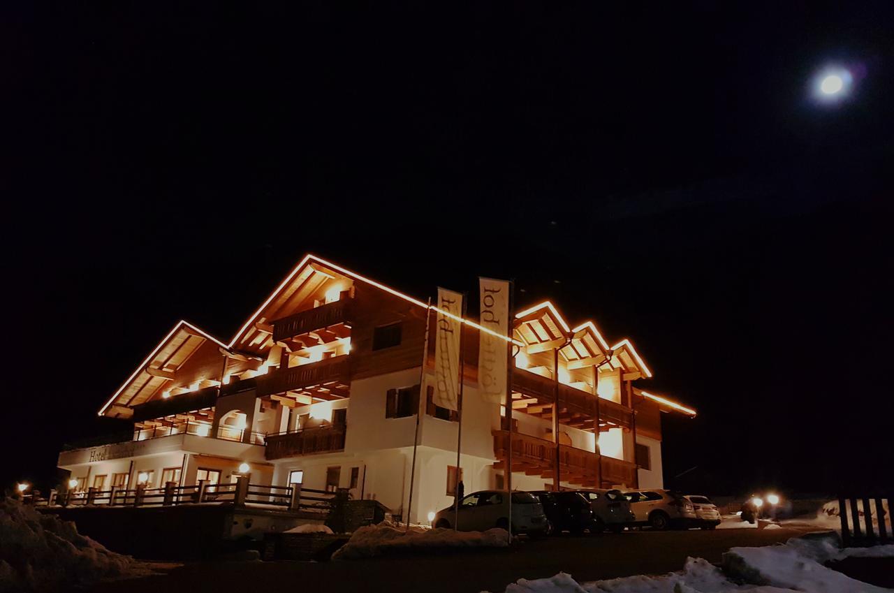 Hotel Foestlerhof Uttenheim Exterior foto